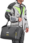 T526_inner-bag_dressed_givi_lr