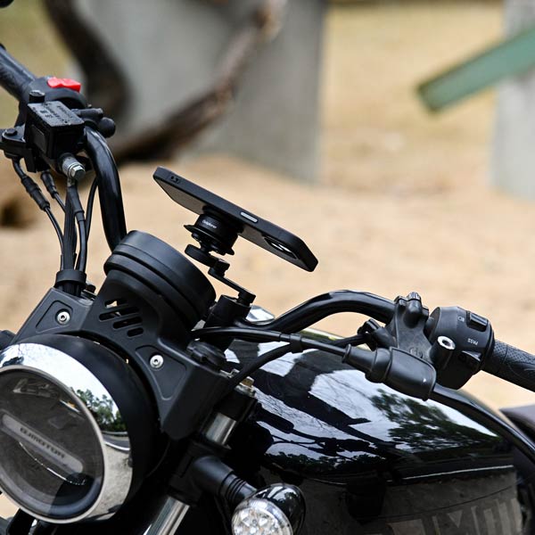 qm03-insitu-with-phone