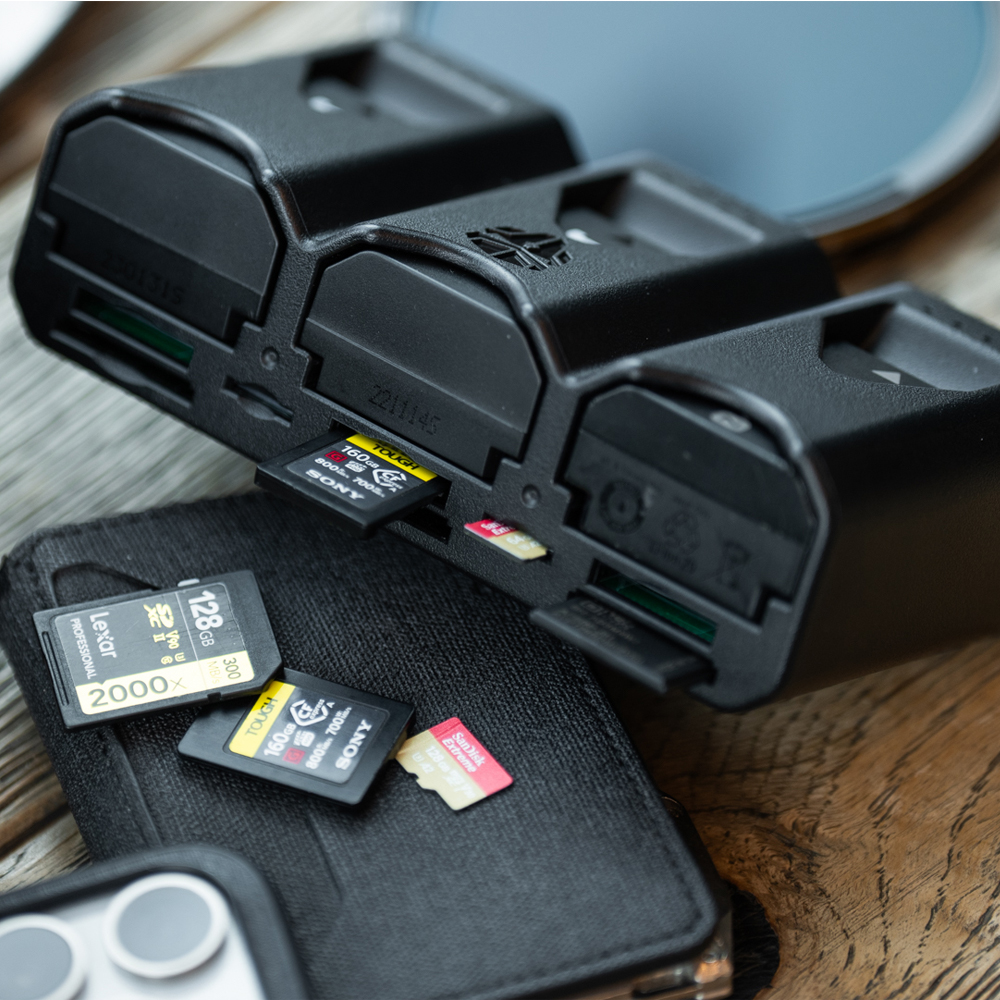 JUPIO X PETER LINDGREN PR1ME GEAR TRI-CHARGE CHARGER / POWERBANK &amp; MEMORY CARD CASE